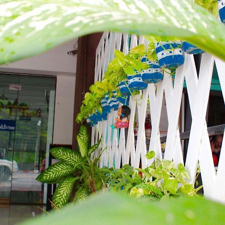Phuthara Hostel Пхукет Екстер'єр фото