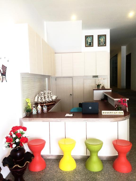 Phuthara Hostel Пхукет Екстер'єр фото