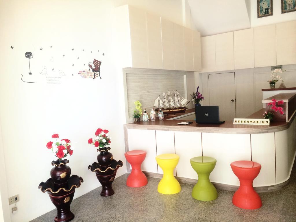 Phuthara Hostel Пхукет Екстер'єр фото