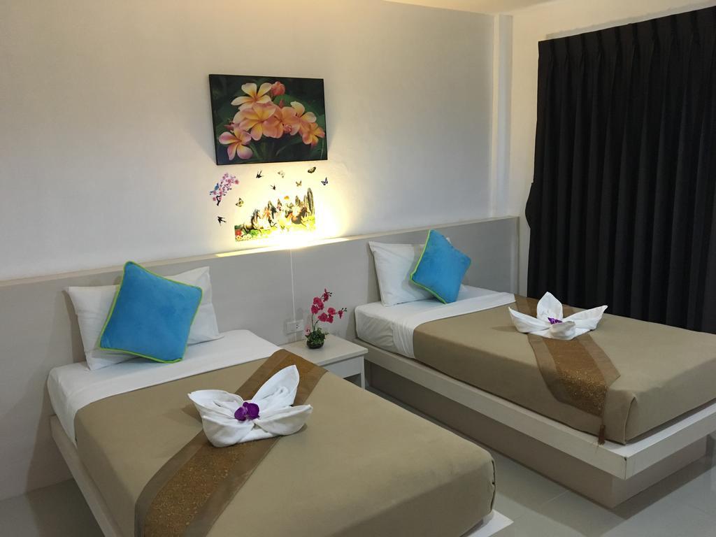 Phuthara Hostel Пхукет Екстер'єр фото