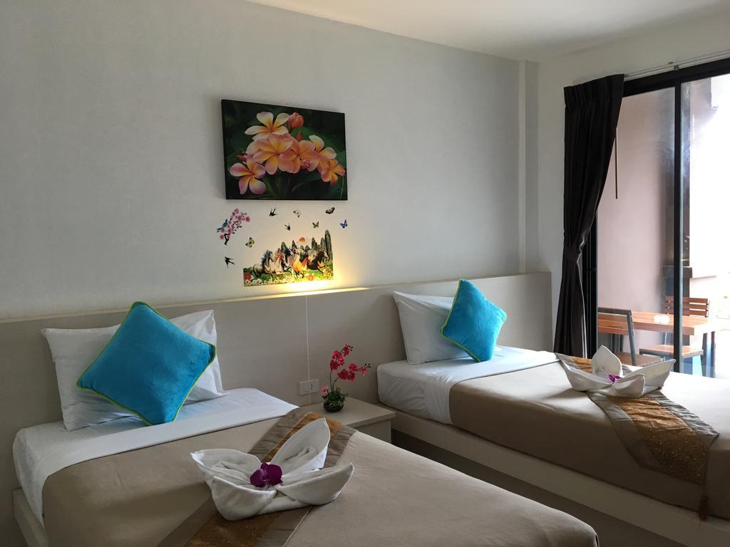 Phuthara Hostel Пхукет Екстер'єр фото