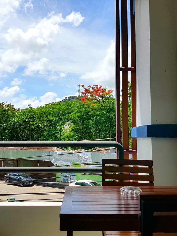 Phuthara Hostel Пхукет Екстер'єр фото
