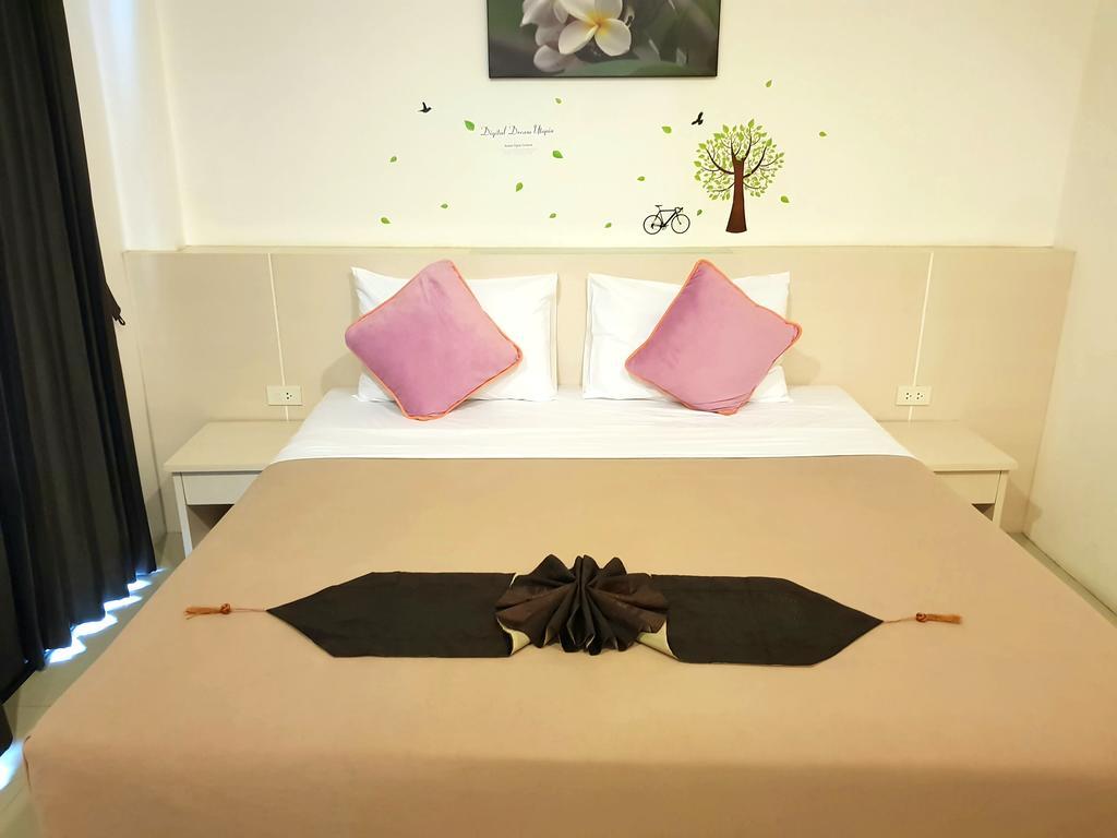 Phuthara Hostel Пхукет Екстер'єр фото