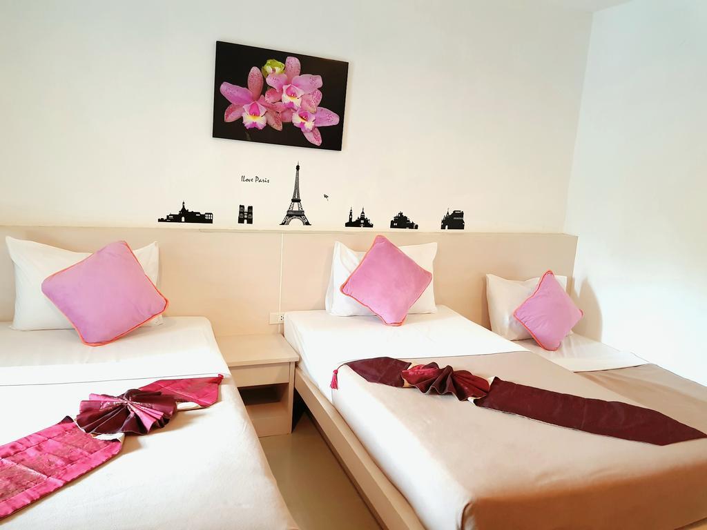 Phuthara Hostel Пхукет Екстер'єр фото