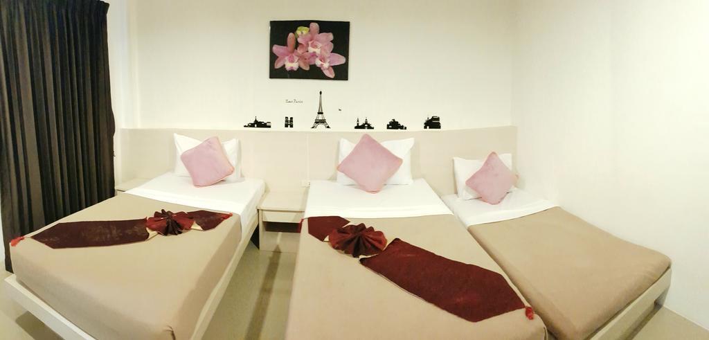 Phuthara Hostel Пхукет Екстер'єр фото