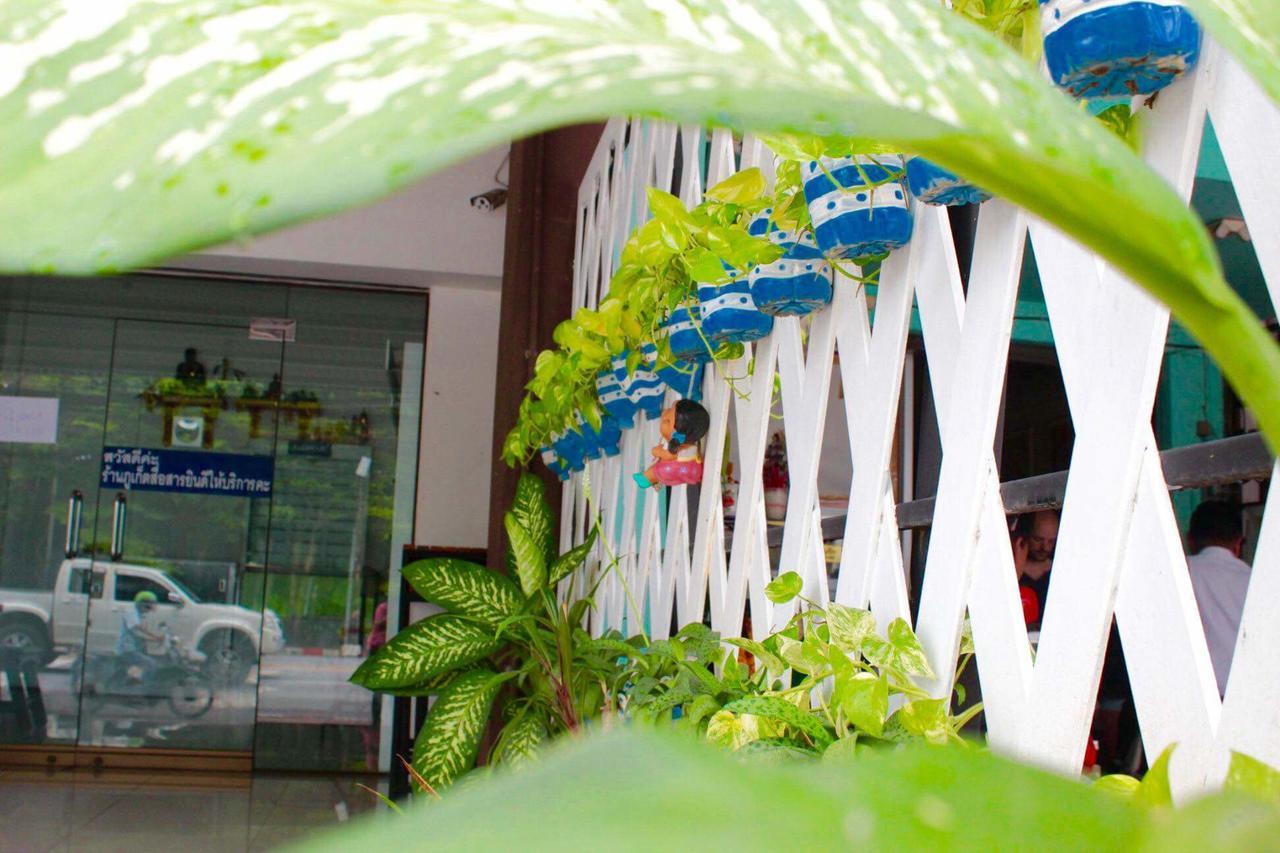 Phuthara Hostel Пхукет Екстер'єр фото