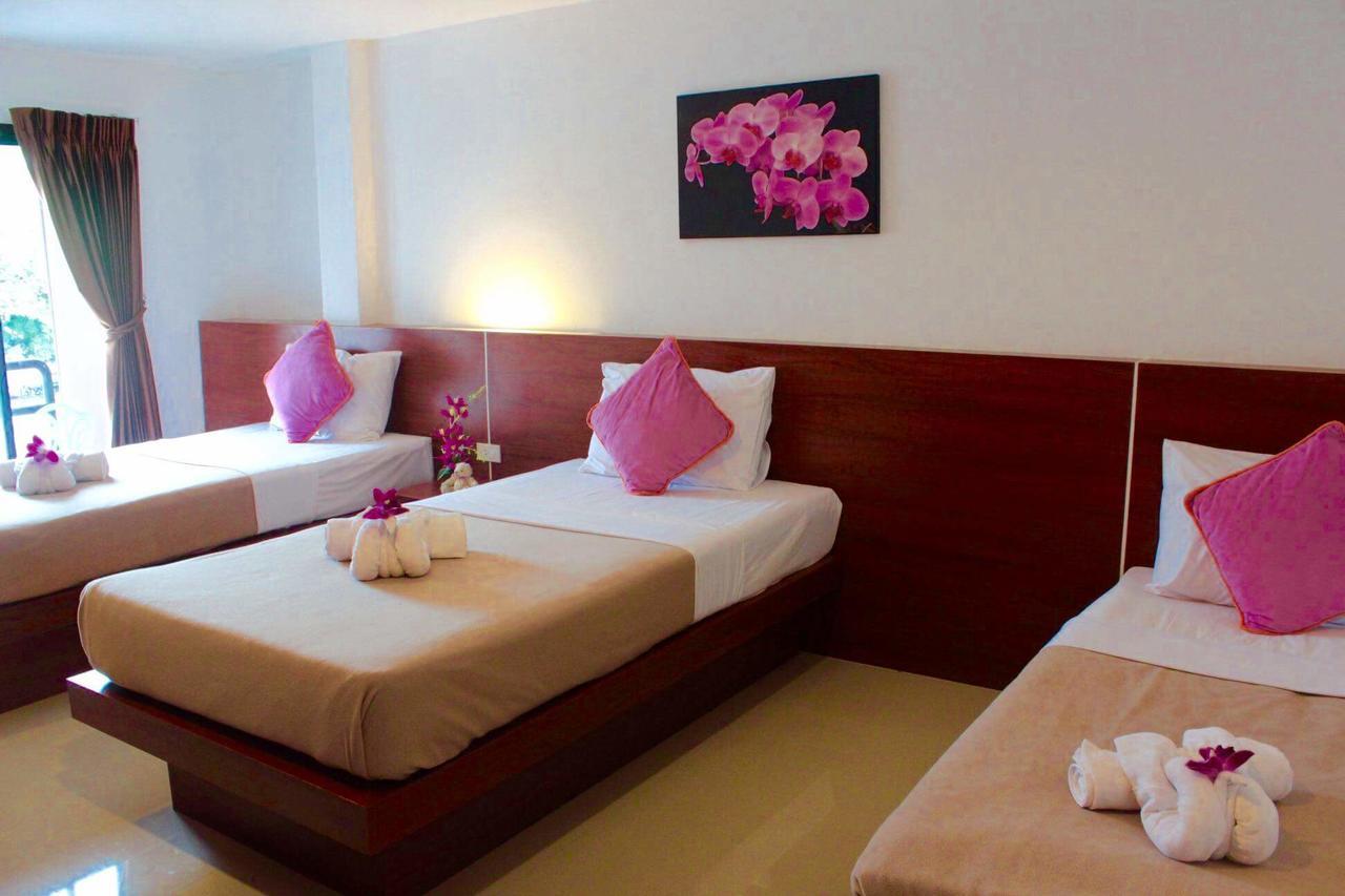 Phuthara Hostel Пхукет Екстер'єр фото