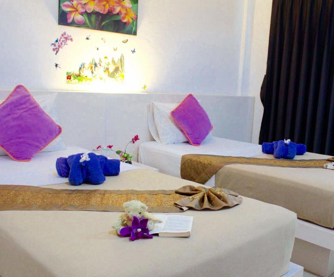 Phuthara Hostel Пхукет Екстер'єр фото