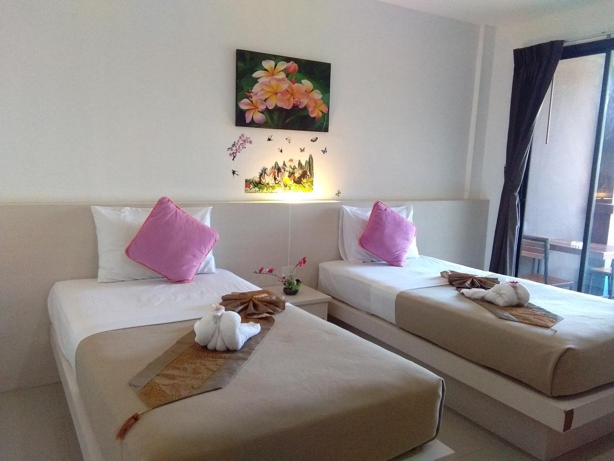 Phuthara Hostel Пхукет Екстер'єр фото